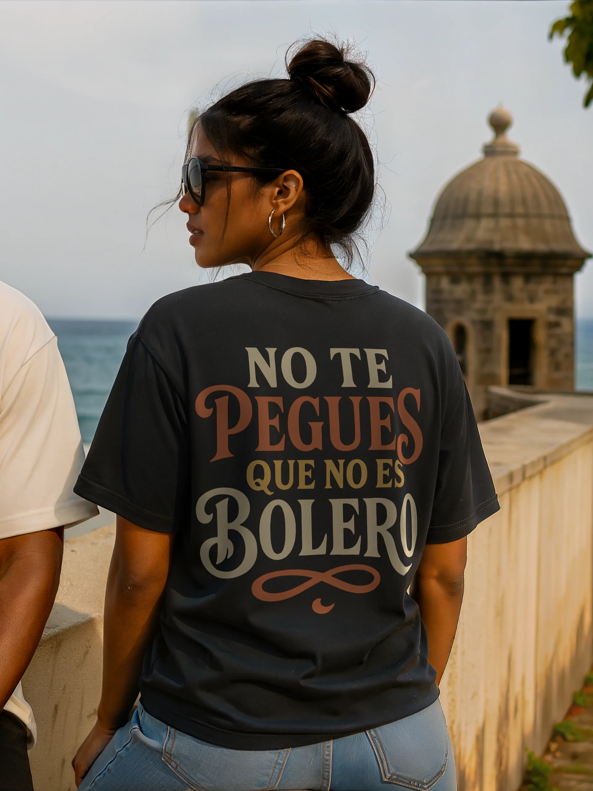 No Te Pegues que No Es Bolero Camiseta Unisex product image (3)