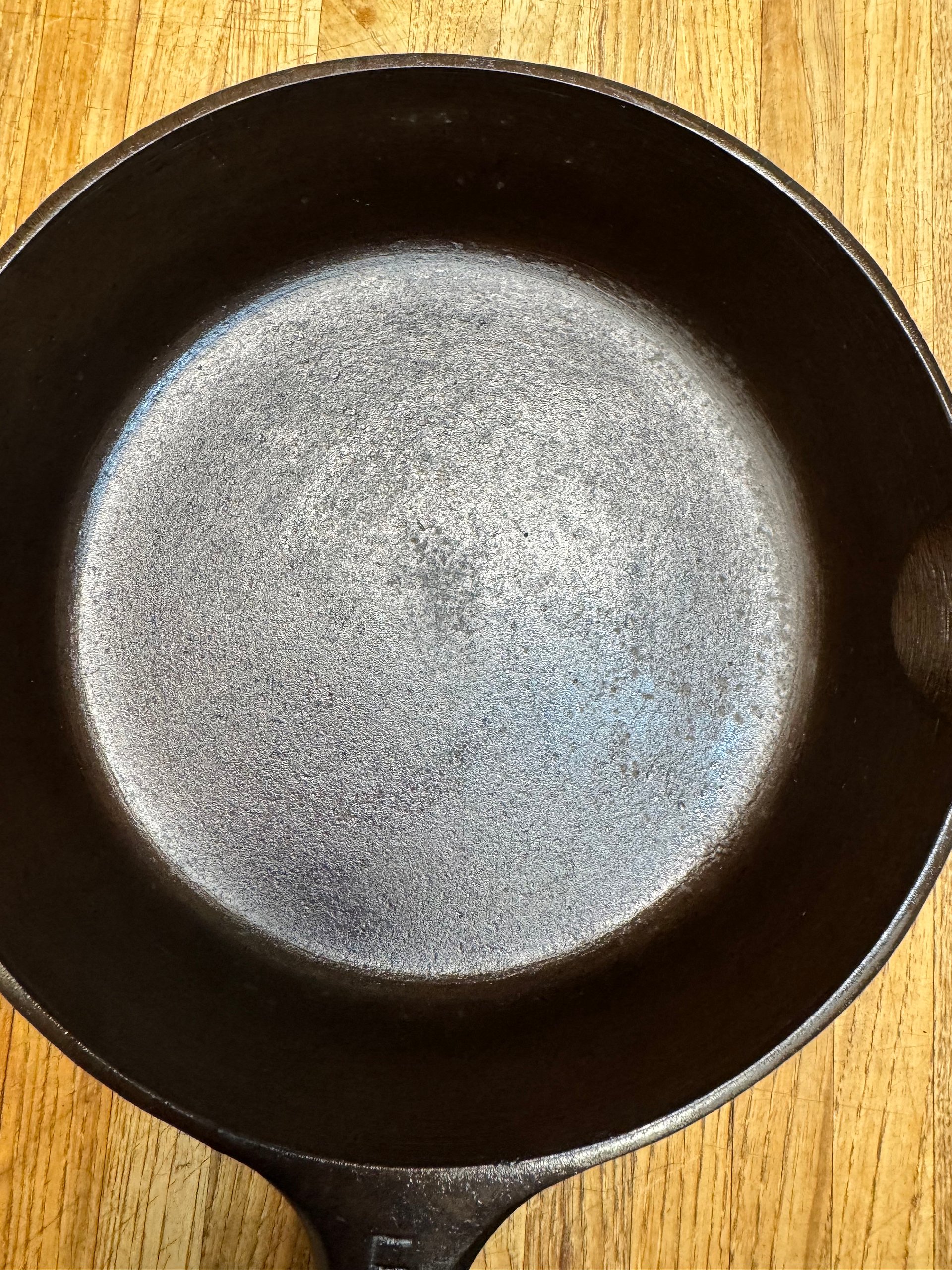 Vintage Griswold SBL #5 Cast Iron Skillet (Grooved Handle) product image (4)