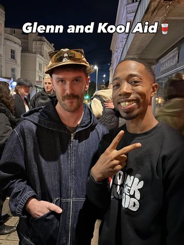 Look who I met last night at the @_scarlettfae show last night. Genuine dude and had a ver interesting coversation. Met some ...
