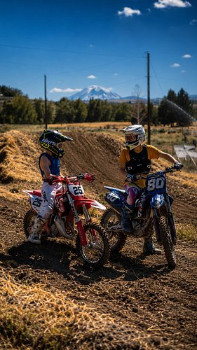 Just another summer day at the track. 🇺🇸🏁 
Practice with @zane.fife.mx25 and @logan_boone80 

Putting in laps, having fun, an...
