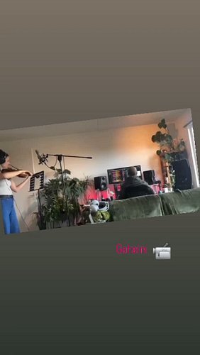 Leaked footage 🤫  of our recording process with @violetta.adamova

We zijn aan het koken.

#newmusic #utrecht #tehran #Bulgar...