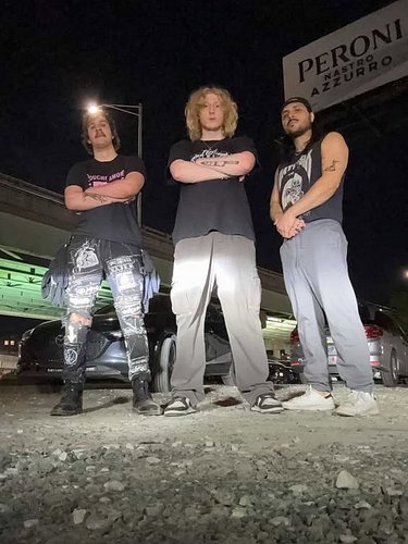 Linked up with some viewers now friends to see touché amore, one step closer and greet death. Shit was way too good and a bea...