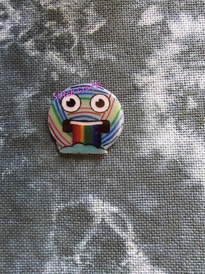 Rainbow Yarn Ball Minder product image (1)
