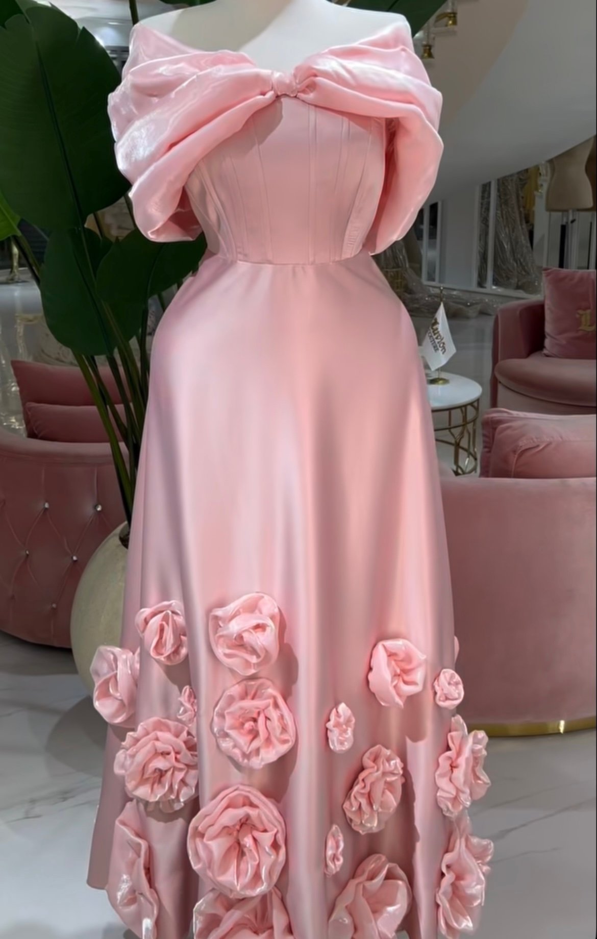 Luxury dress product image (3)