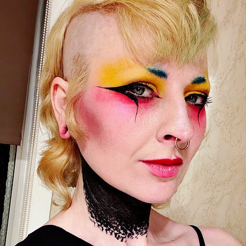 It was acceptable at the time~

.
.
.
.
#makeup #makeupartist #altmakeup #altmodel #80smakeup