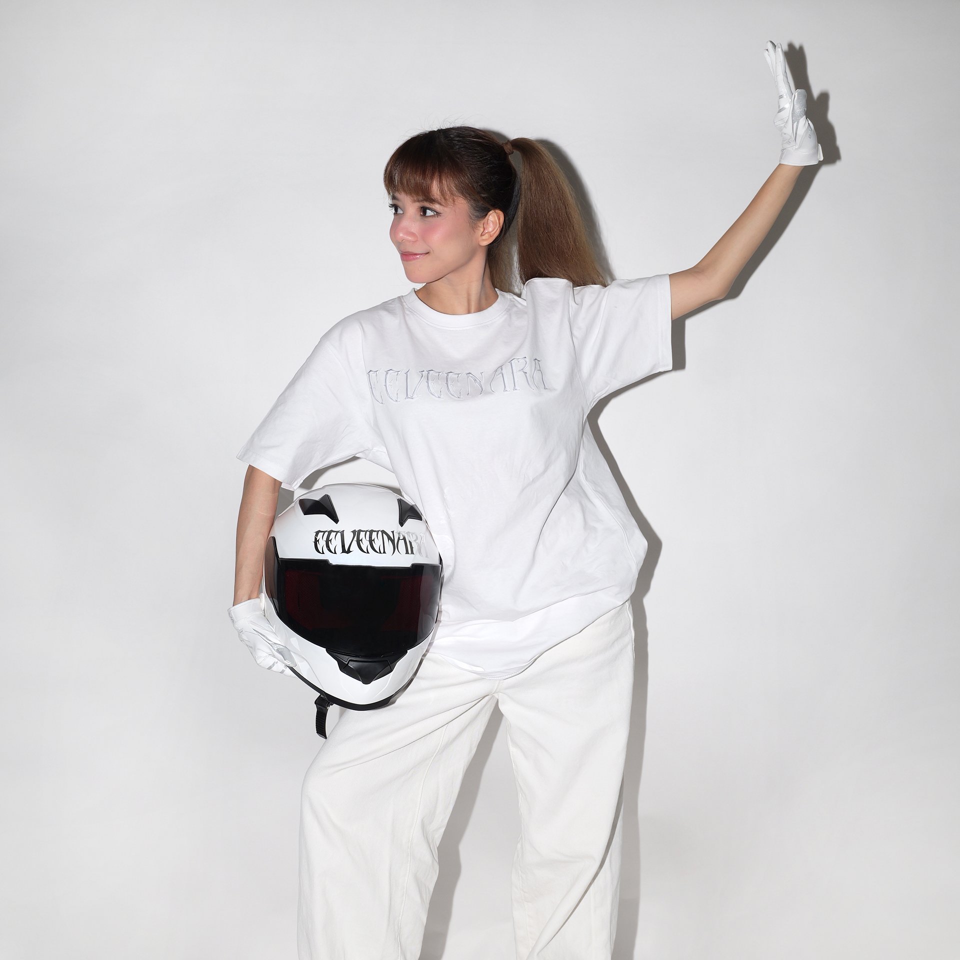EEVEENARA TEE product image (4)