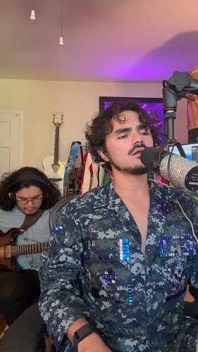 BOMBON !!! Rehearsing yesterday with @carlosrodriguezguitar 
Excited to play this one on stage ⚡️⚡️⚡️
Check out my new album ...