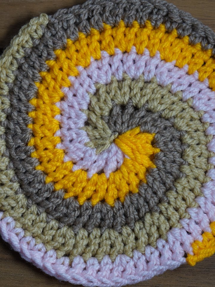 Spiral 4 colors circle crochet pattern product image (1)