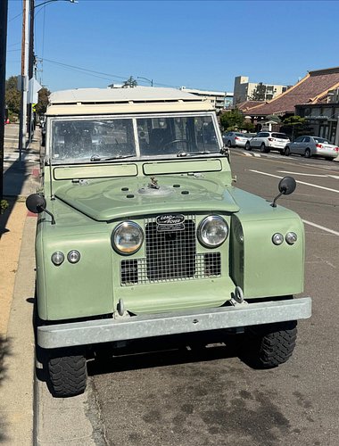 Super tidy Defender spotted today. 🥰💚#landrover #landroverdefender #spotted #streetshot