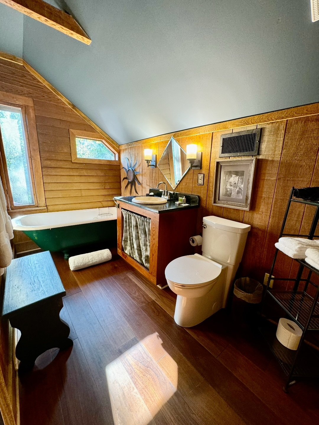 The Shadetree Inn Retreat - Loft Suite - Deposit product image (3)