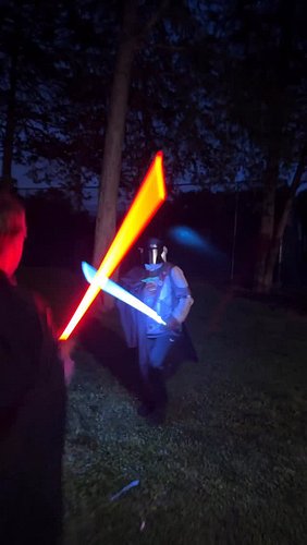 This is the way! ✨ Shout out @swa_sabers for these amazing lightsabers!
#starwars #mandalorian #babyyoda #grogu #thisistheway