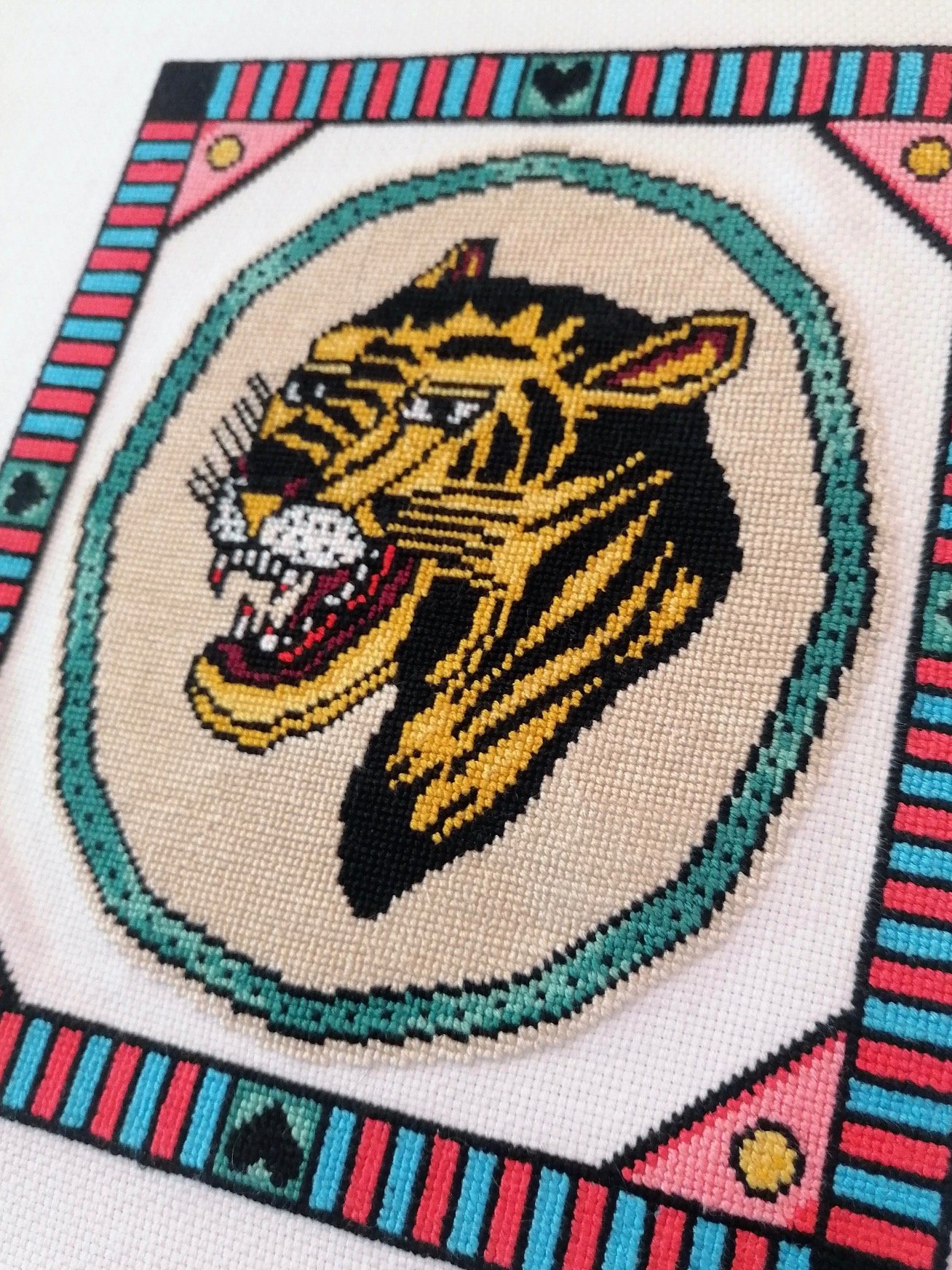 Bert Grimm Traditional Tiger with Folk Art Frame Pattern product image (7)