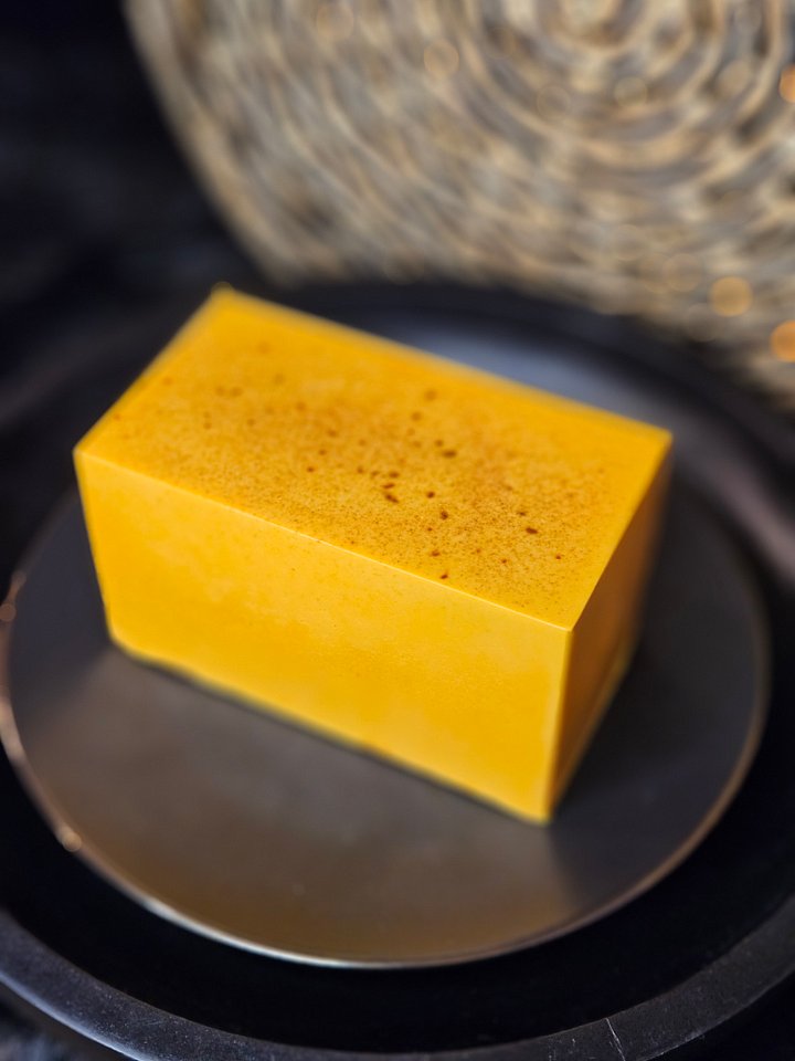 TURMERIC & HONEY ½ LOAF product image (1)