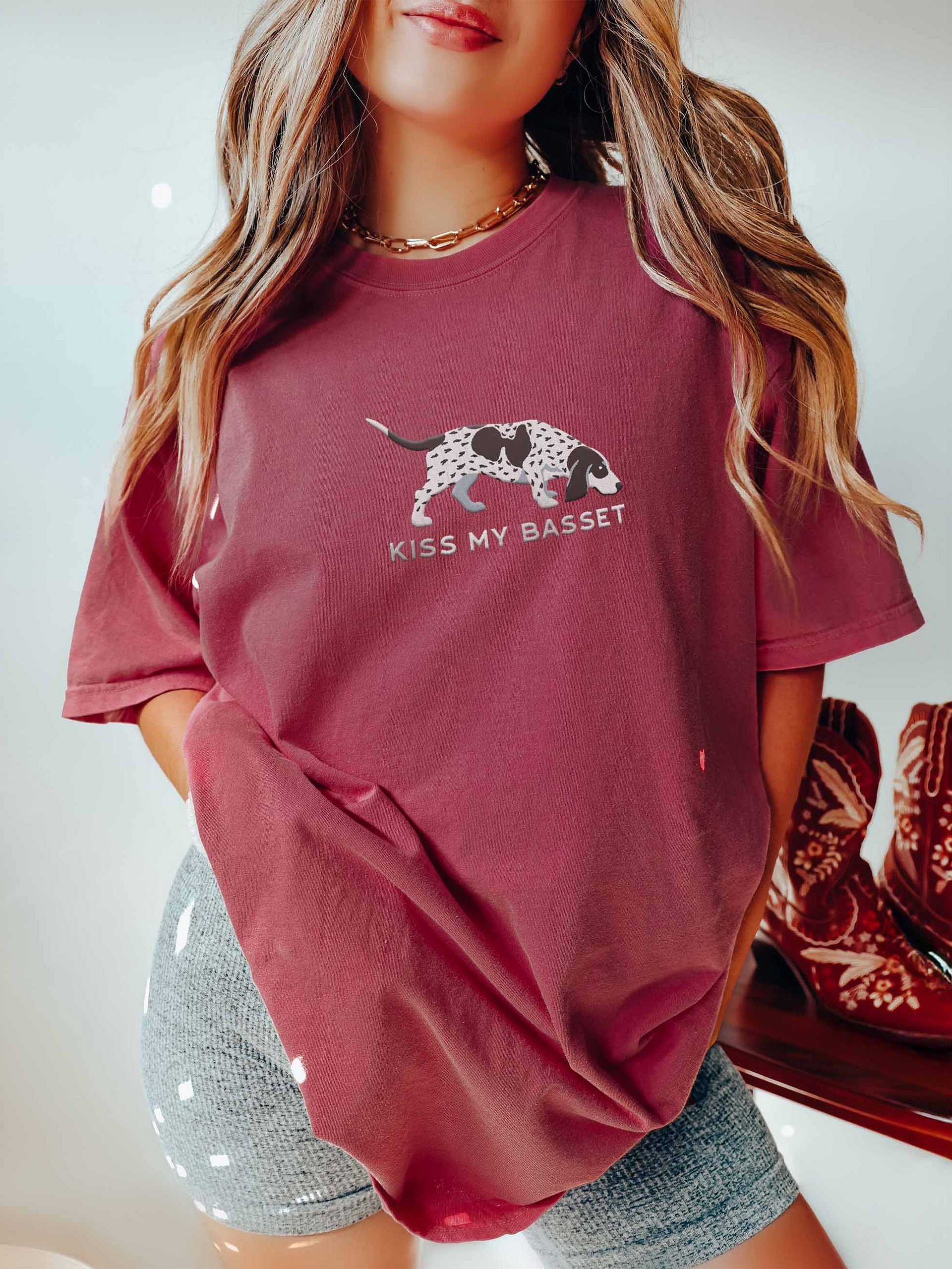 Kiss My Basset T-Shirt(Embroidered) of a Basset Bleu de Gascogne(Black & White) product image (2)