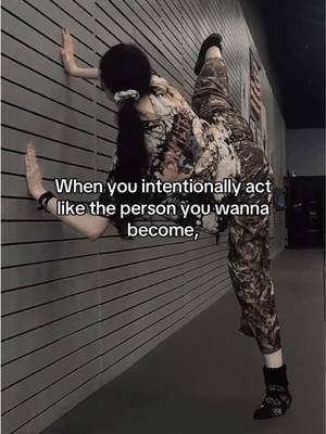 Monday motivation! Act like the person you want to become. 🥋🔥 Who do you want to become? #motivation #athletemindset #girlsthatfight #femalemartialartist #martialarts 