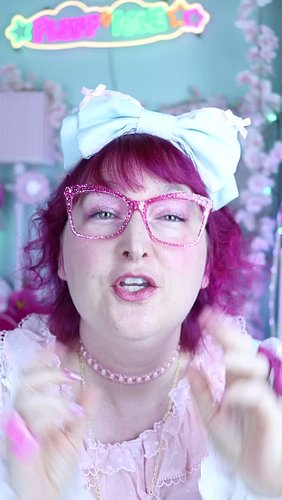 These glasses have SECRETS : how suspicious! ⁠
⁠
If you are using the Paste Fluff items in Hello Kitty Island Adventure, plea...