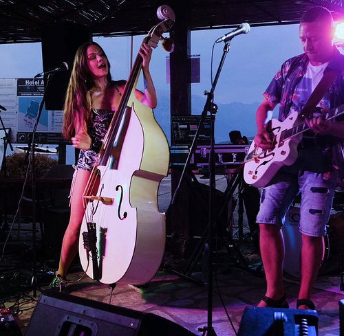 Such a small and private gig, but full of joy. Amazing people, beautiful views and good vibes all around. Thanks for having u...