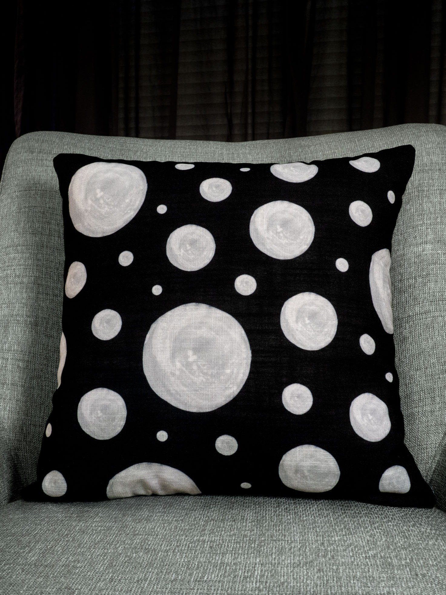 THROW PILLOW - DOUBLE-SIDED DOTS product image (4)