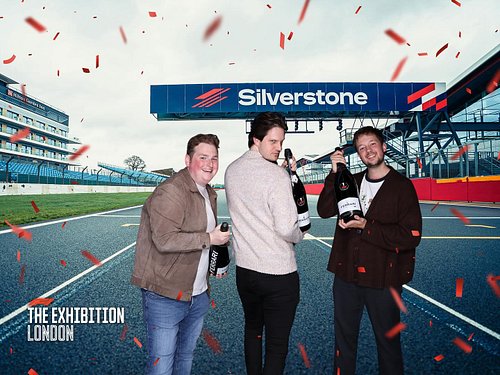 F1 Exhibition London was class! 
And to the guy who recognised me thanks for making my day as much as I appeared to make yours 😂