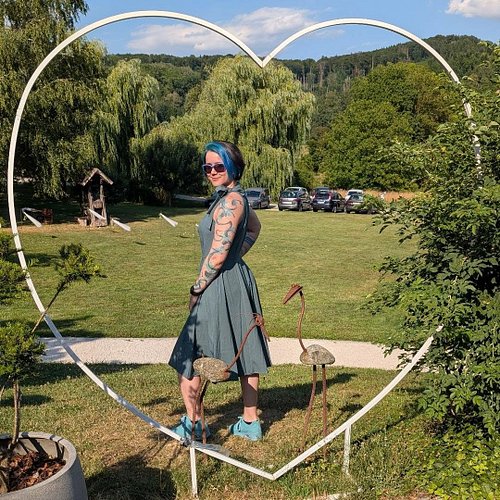 I had a wonderful time at my best friend's wedding! My new dress was so comfy and it has pockets!!! 🤩 Swipe for the coolest c...