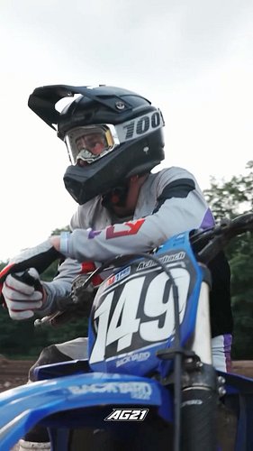 chill night at area testing and fiddling with some nerd stuff🎥 lots of reed in this one, guess he stood out with his fancy ne...