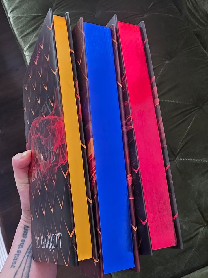 The Dragon Queen Special Edition Luxe Hardbacks product image (1)