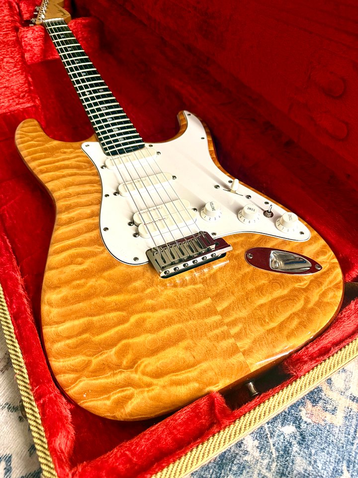 1992 Fender Stratocaster "TIGER FLAME MAPLE" Special Edition Set-Neck + OHSC (CUSTOM SHOP) product image (1)