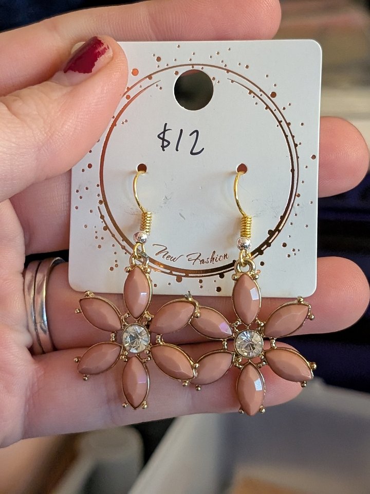 TAN FLOWER EARRINGS! product image (1)