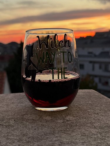 Sunset and red wine. Perfect Friday night. #elsanoincrível