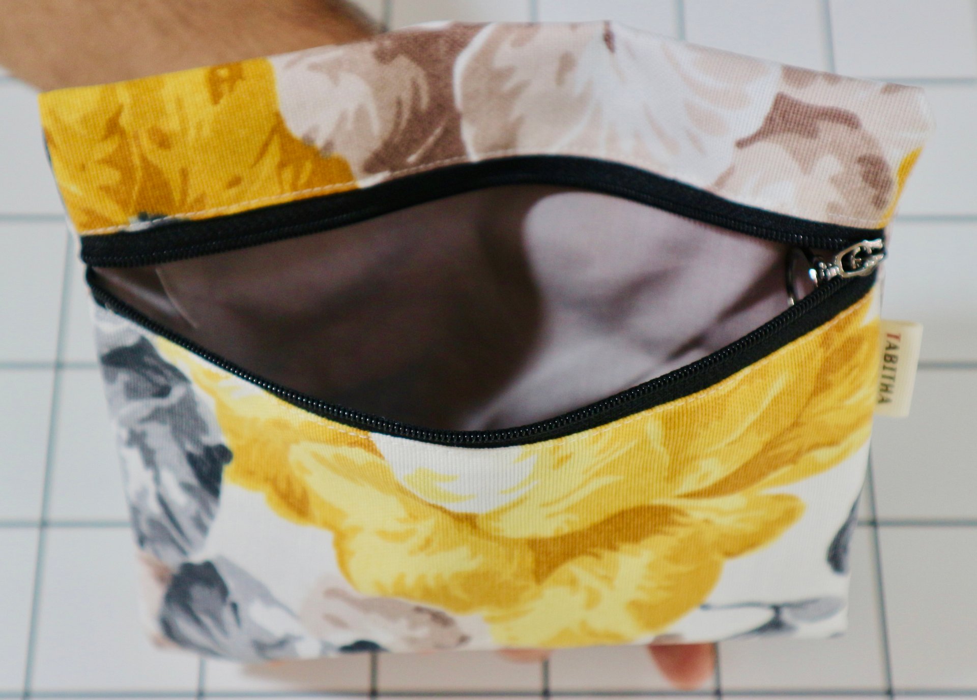 Minimalist Hand Pouch / Utensilienbeutel product image (3)