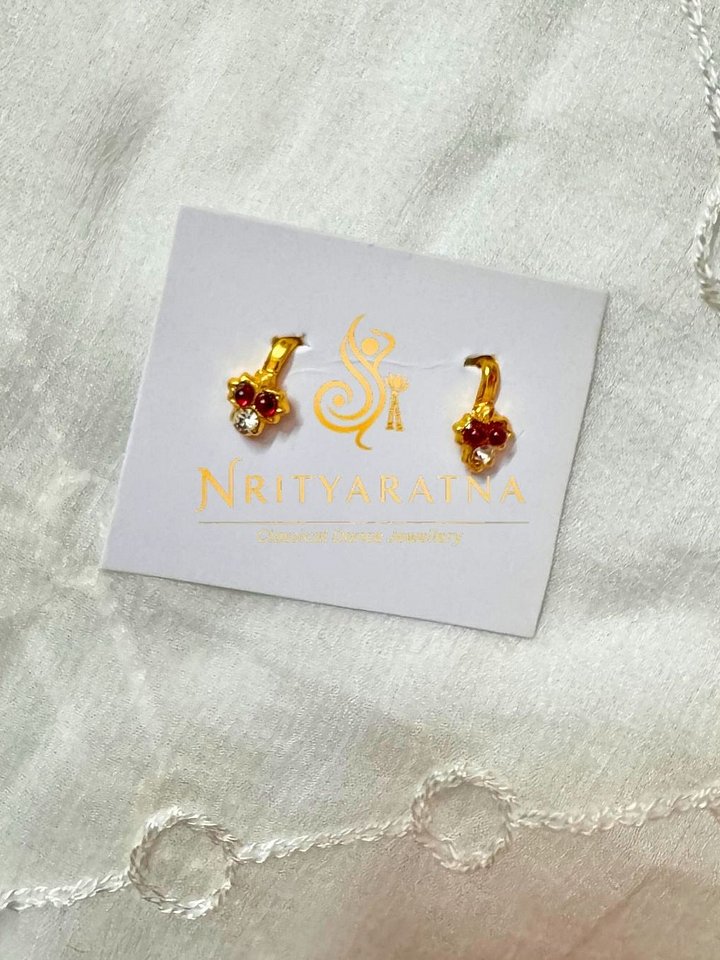 Kemp Stone with Single white stone- Nose Pin product image (1)