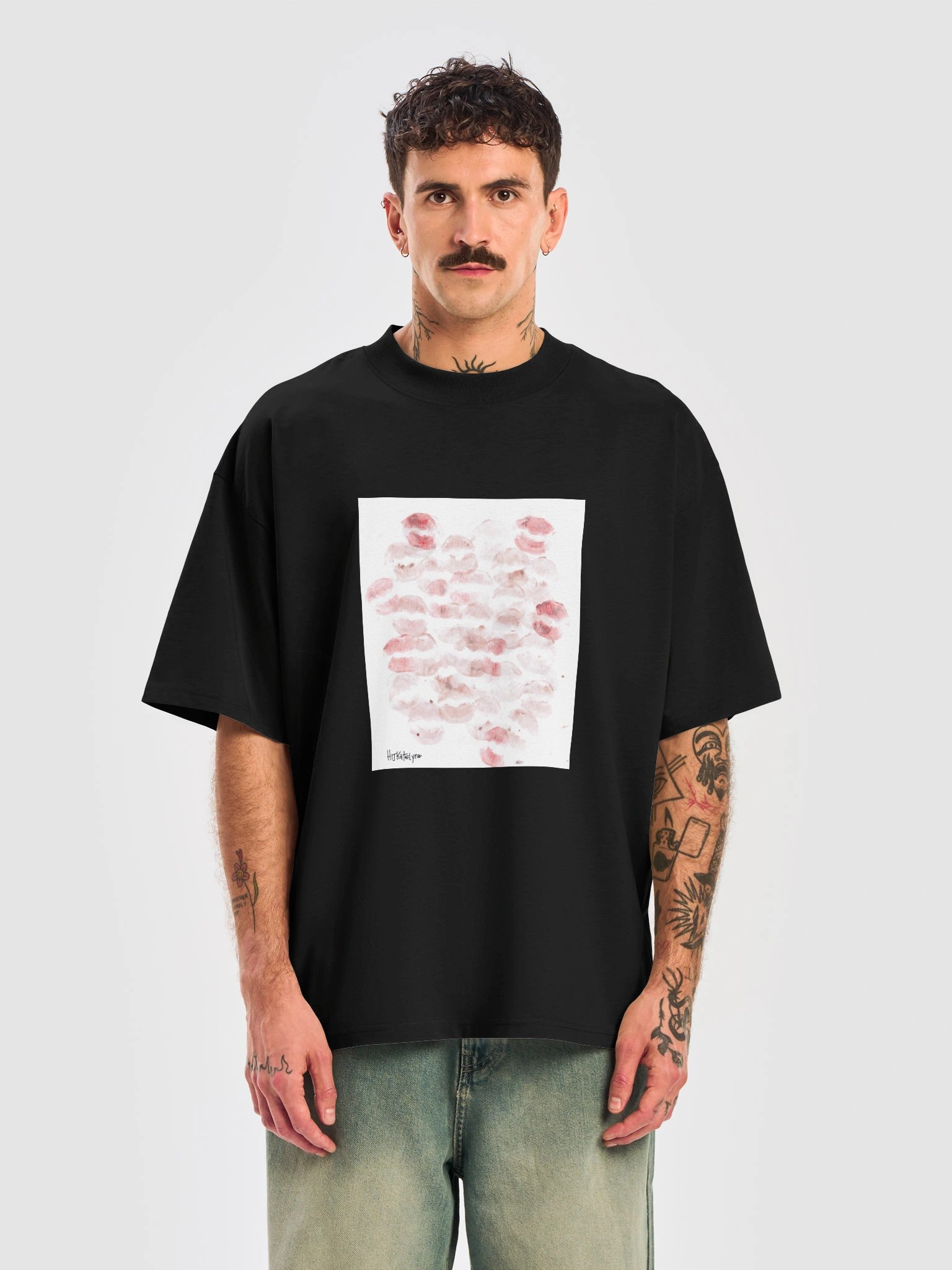 Hijkatelyn Real Kiss Mark Scatter Oversized Tee (Black) product image (5)