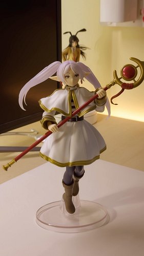 Finally unboxing my Frieren figure! I’ve had her sitting here for a few weeks now but wanted to film this one. I love the det...