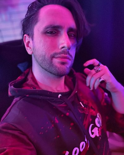 If you made merch what would it be? 🤔

Blood for the Blood Gods! My chat wanted blood gods merch so I made merch covered in b...
