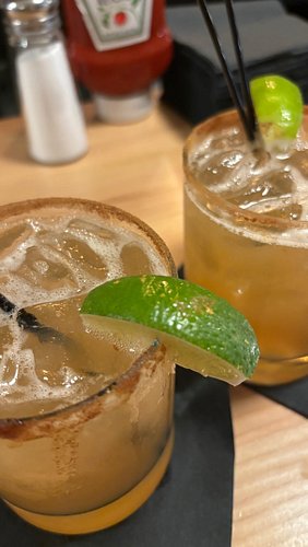 Bostons happy hour laws might stink, but @sullivanspublic in Charlestown is making the most of it 👀🥃

Monday-Thursday, the ea...