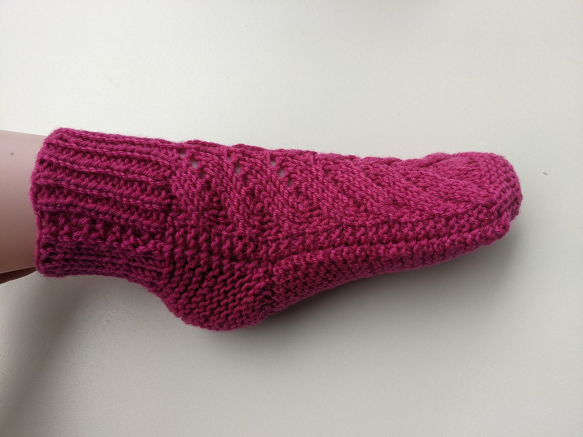 Two Needles Seamless Lace Knit Socks Pattern product image (7)