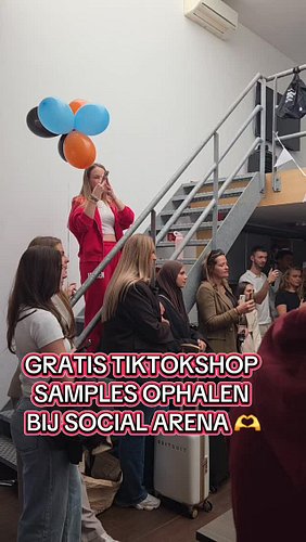 Wat was dit leuk! Met ongeveer 30 creators konden we deze ochtend 15 gratis product samples ophalen bij het kantoor van Socia...