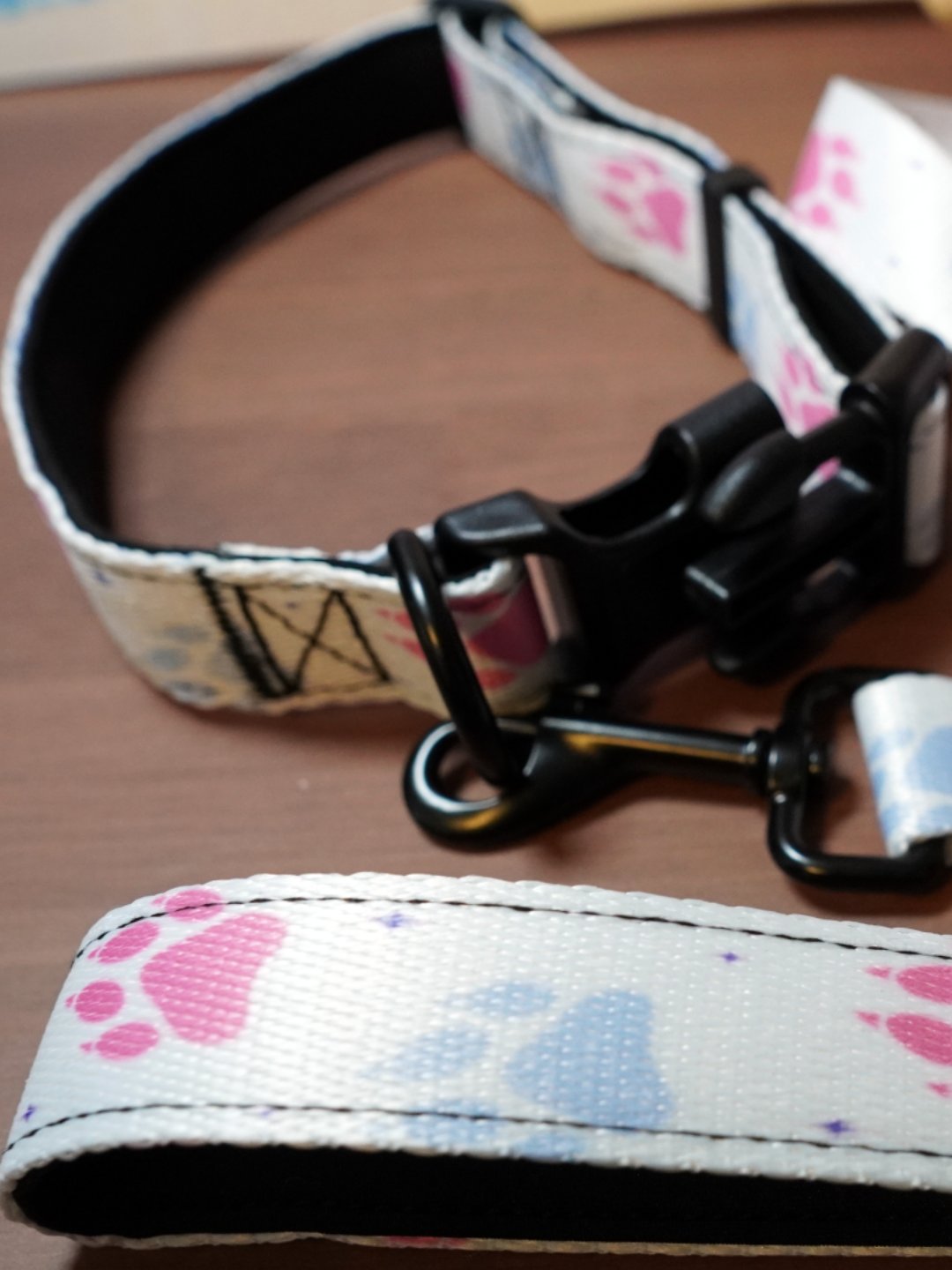 LZ Trans Wolf Paw Leash & Collar - White product image (1)