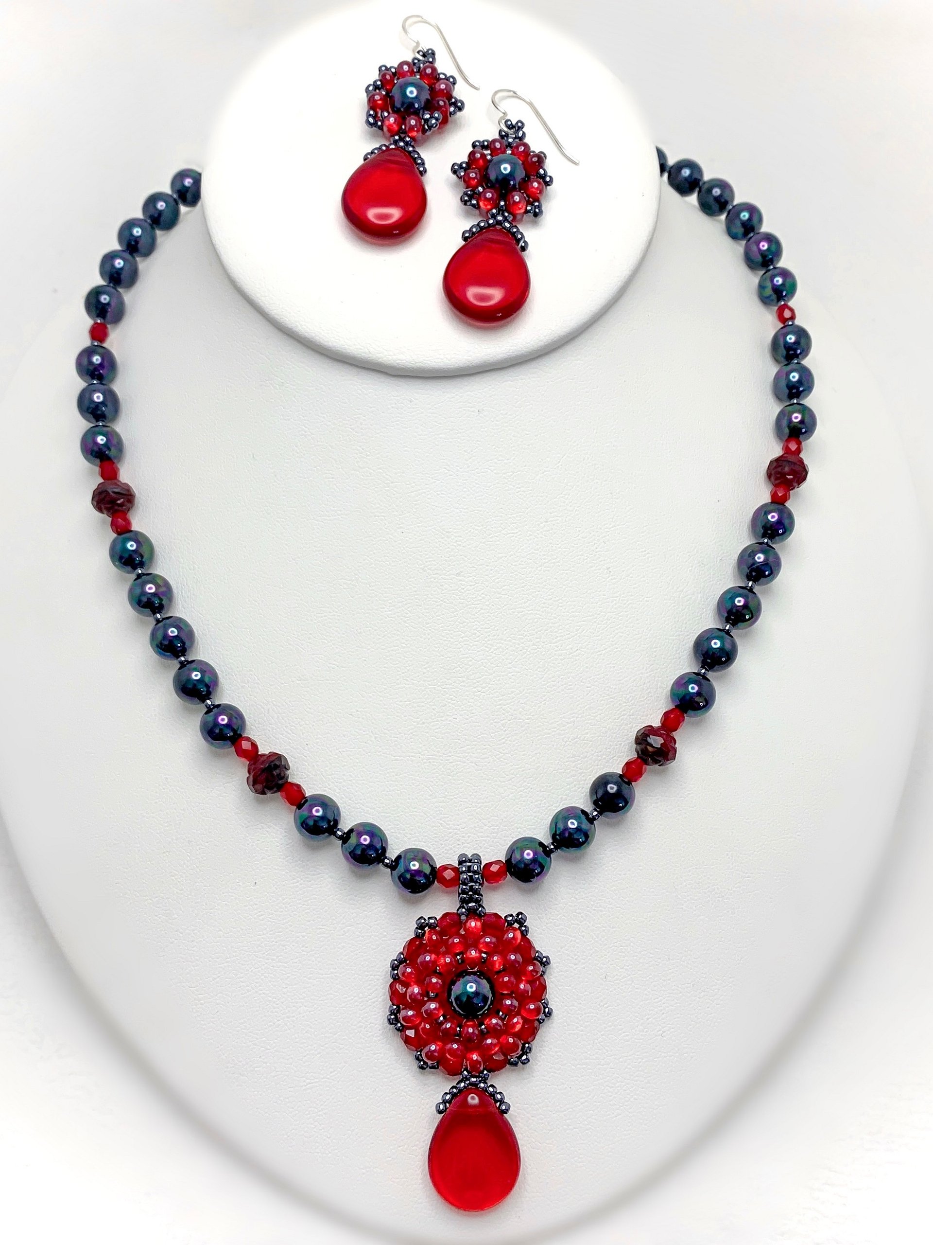Majesty Beaded Necklace and Earrings Set - Red, Black product image (5)