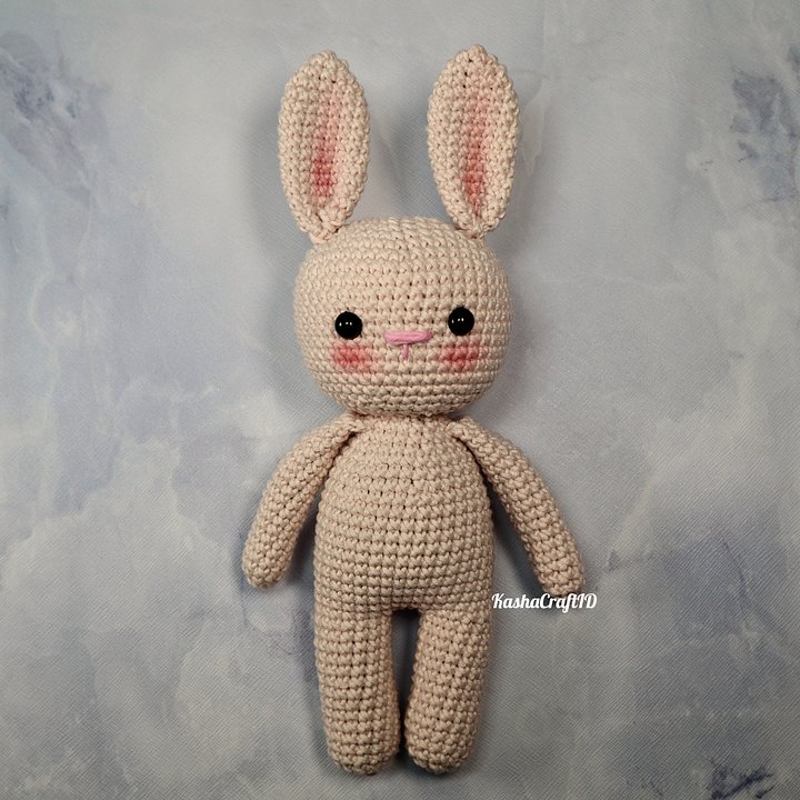 The Classic OG Bunny - Rotatable Head Amigurumi Crochet Doll Pattern product image (1)