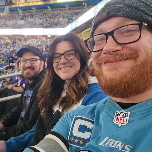 So, I went to my first NFL game today! Got to watch Williams make his first catch/TD, the OT Penei seal the game with a catch...