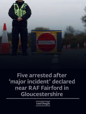 🇬🇧Five men have been arrested after police declared a ‘major incident’ near RAF Fairford in Gloucestershire, prompting the evacuation of nearby homes and a counter-terrorism investigation. Gloucestershire Police said officers responded to reports of three suspicious vehicles before arresting the men on suspicion of offences under the Explosive Substances Act. Counter Terrorism Policing South East later confirmed the men were also arrested on suspicion of preparing a terrorist act. Authorities said the investigation remains in its early stages, with bomb disposal specialists examining vehicles and residents evacuated as a precaution.  Key developments: - Five men remain in police custody while enquiries continue. - Around 85 homes in Whelford were evacuated and a security cordon established. - Army Explosive Ordnance Disposal teams were deployed to examine three vehicles. - Police have not confirmed any link between the investigation and RAF Fairford, despite the base’s proximity.  The incident highlights the heightened security surrounding military infrastructure used by allied forces. While investigators have not established a motive or any connection to RAF Fairford, the operation reflects the UK’s continued focus on protecting strategic defence sites amid a broader environment of elevated security concerns across Europe.  ℹ️    @Al Jazeera English, @BBC News  📸 A police officer stands guard at a road closure outside the perimiter of the RAF Fairford airbase, after police declared a major incident at the base after five men were arrested on suspicion of offences under the Explosives Act, in Fairford, Gloucestershire, Britain, September 27, 2026. REUTERS/Toby Shepheard #RAFFairford #UnitedKingdom #Europe #Geopolitics #WorldNews