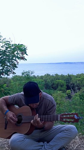 Morning meditation - ambient nylon guitar by the sea. Full video on YouTube at 1.30 pm CEST. Link in bio. #meditation #nylong...