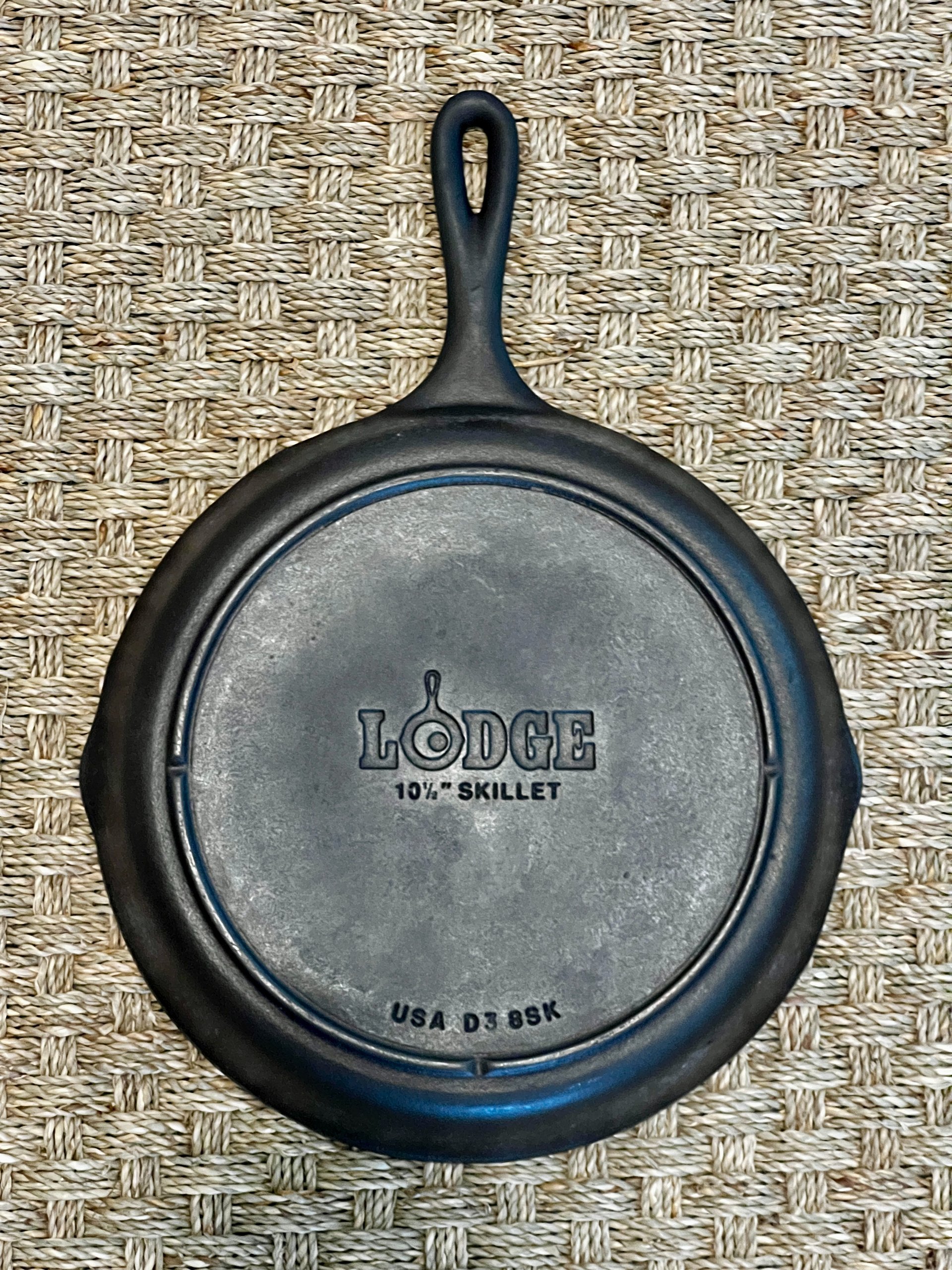 Vintage Lodge Large Egg Logo #8 Skillet product image (2)