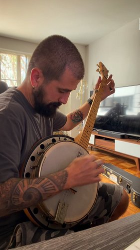 Day 2 of trying new instruments.
#banjo is so much fun.