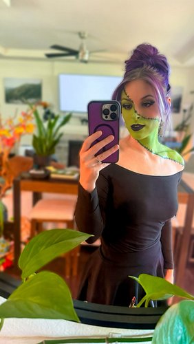 DO I GIVE OFF GREMLIN ENERGY?!

#twitchstreamer #gamergirl #streamerforyou #streamerfails #funnystreamer