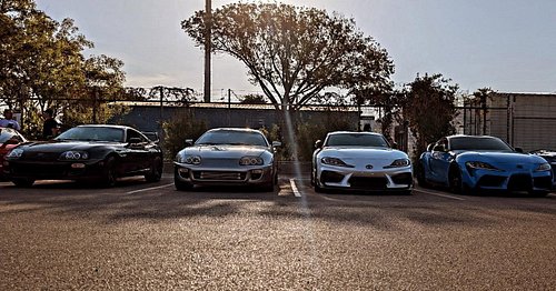 Chilling with the older generation at @slowsundaymotorclub 

#grsupra #mk4supra #carsandcoffeesatx