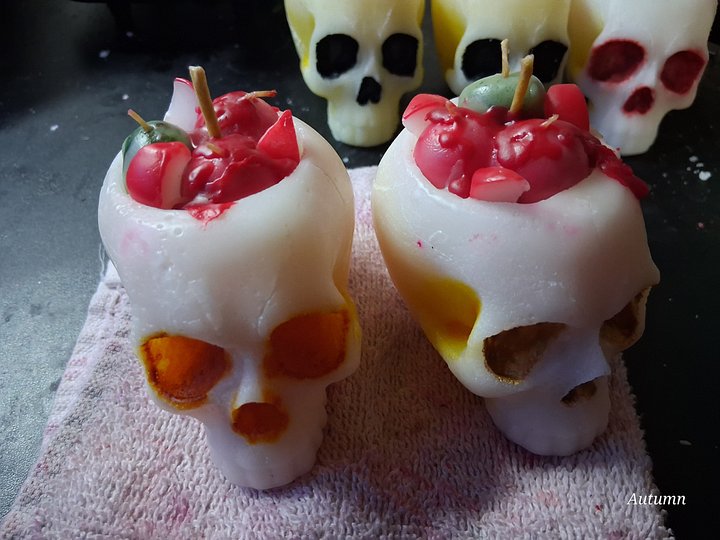Skull of Apples Candle product image (1)