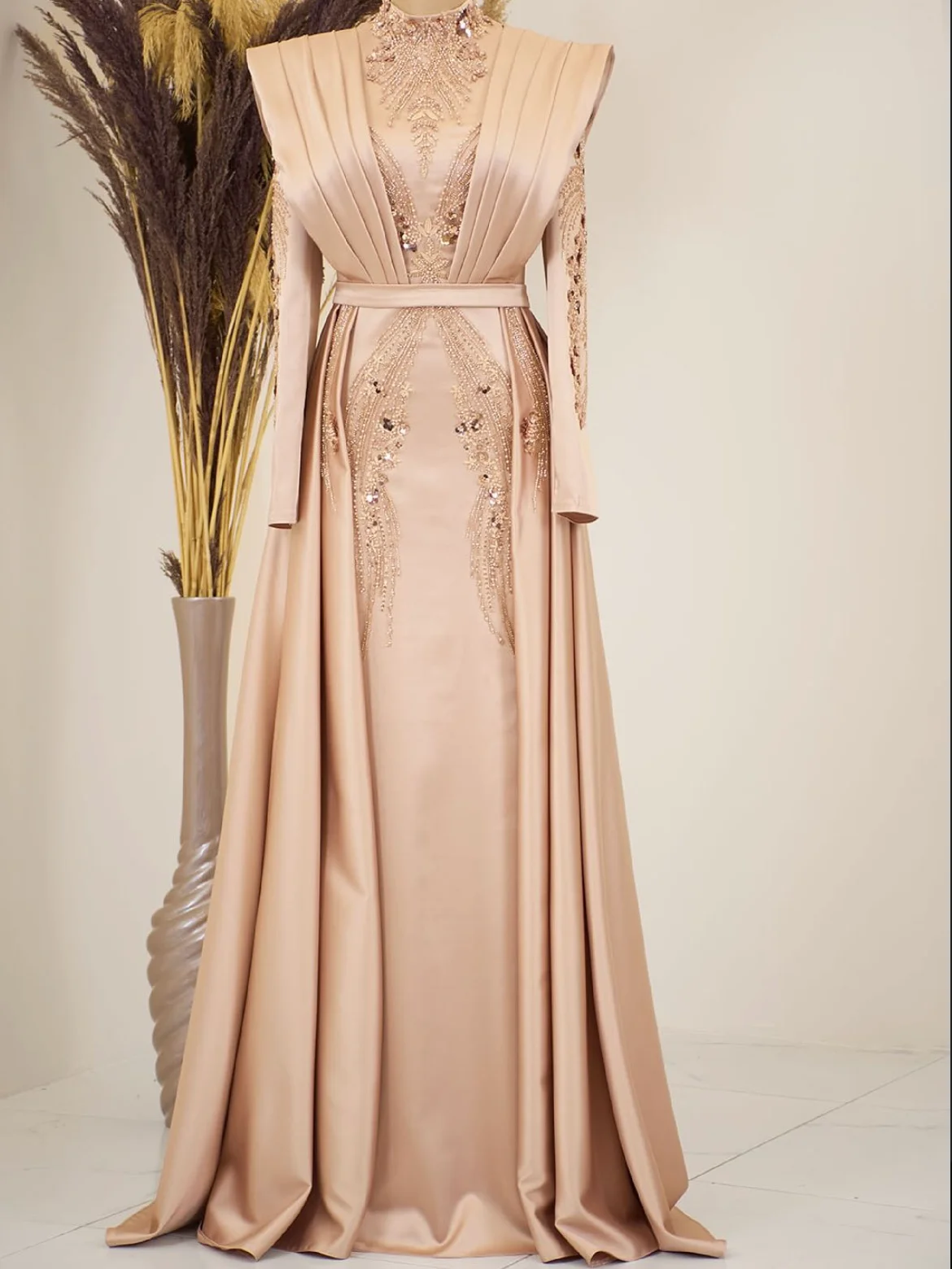 Luxury dress product image (2)