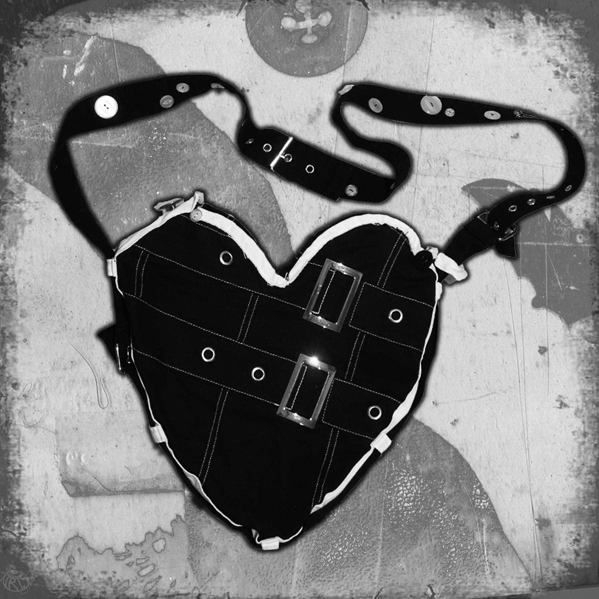 HEART ON MY SHOULDER product image (8)